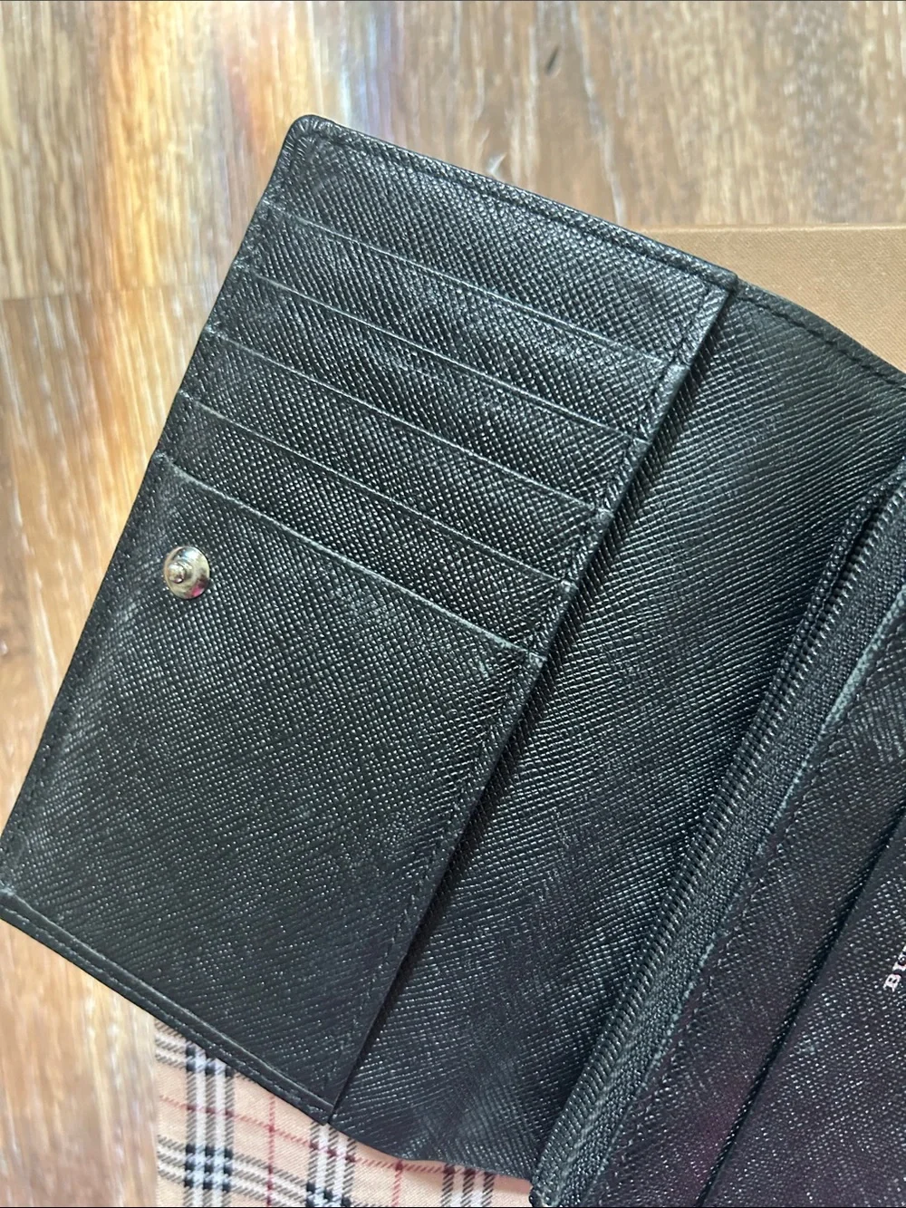 Burberry Black Leather Men's Trifold Wallet with Metal Logo